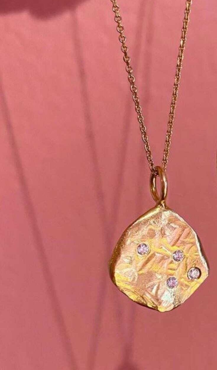 Chain with pendant 18K Gold Necklace w. 4 Diamonds