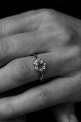 Small Circle Nr. 01 18K Gold, Whitegold or Rosegold Ring w. Diamonds