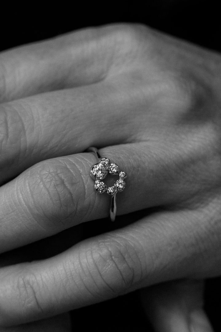 Lille Circle Nr. 01 18K Guld, Hvidguld eller Rosaguld Ring m. Diamanter