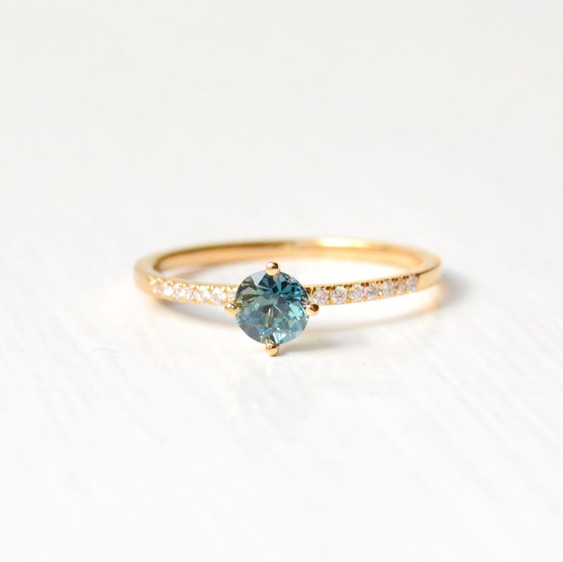 Hima Kola 18K Guld Ring m. Safir & Diamanter
