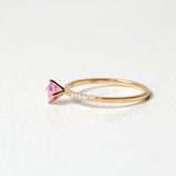 Hima Goldring aus 18K I Rosa Saphir und Diamanten