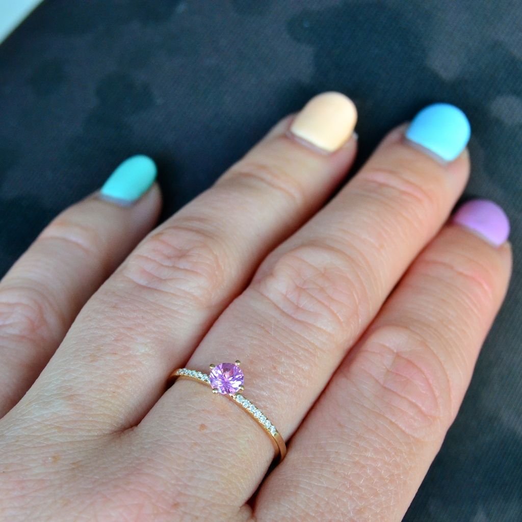 Hima Goldring aus 18K I Rosa Saphir und Diamanten