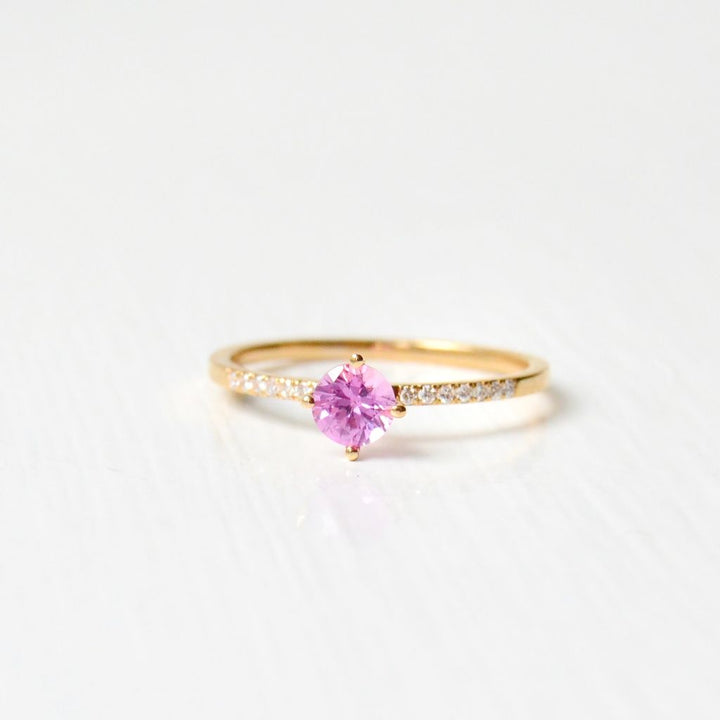 Hima Rosa 18K Gold Ring w. Sapphire & Diamonds