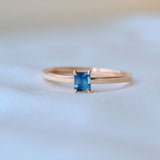 Kola Ekala 18K Rosegold Ring w. Sapphire