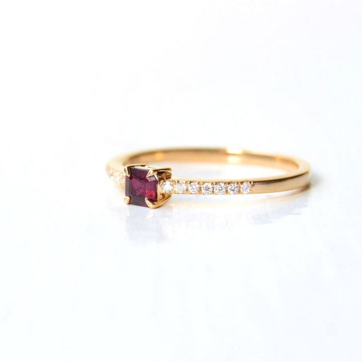 Kuda Rubi 18K Guld Ring m. Rubin & Diamanter