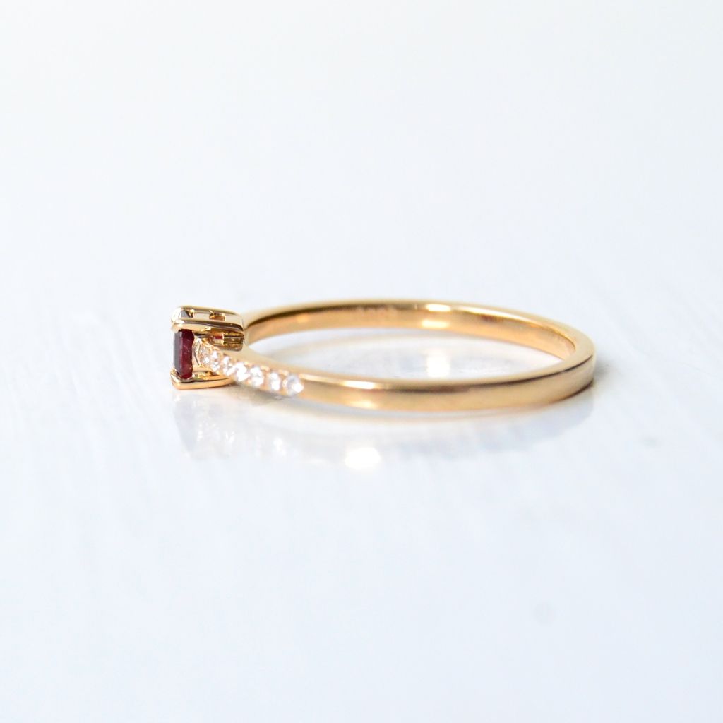 Kuda Rubi 18K Gold Ring w. Ruby & Diamonds