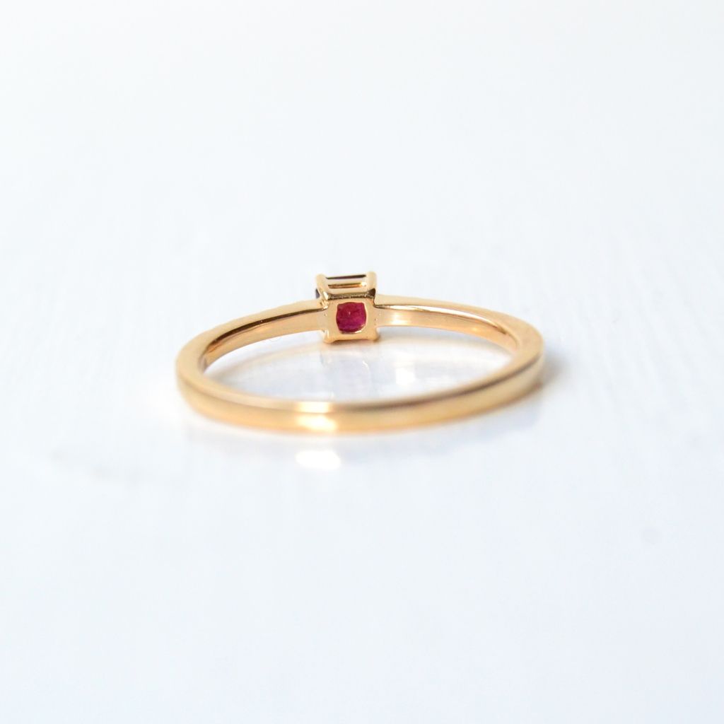 Kuda Rubi 18K Gold Ring w. Ruby & Diamonds