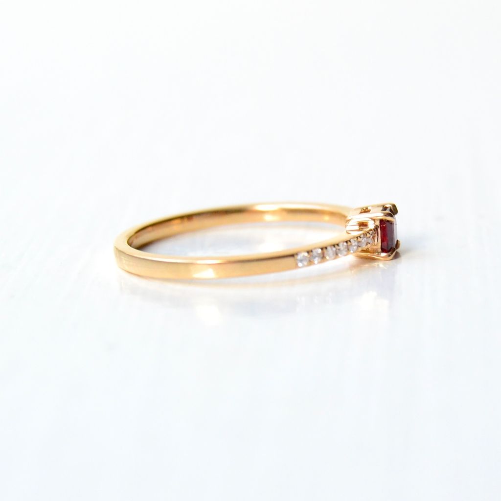 Kuda Rubi 18K Gold Ring w. Ruby & Diamonds