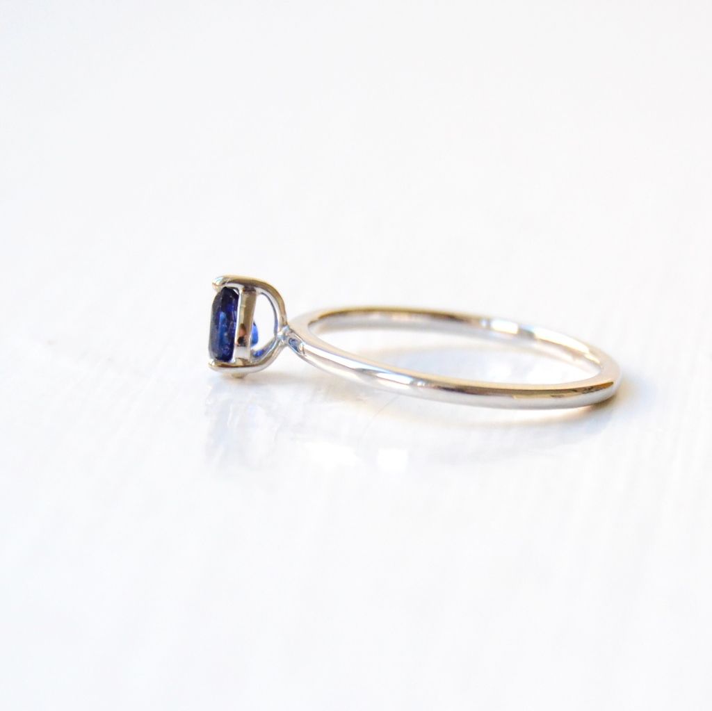 Nil Ekala 18K Whitegold Ring w. Sapphire