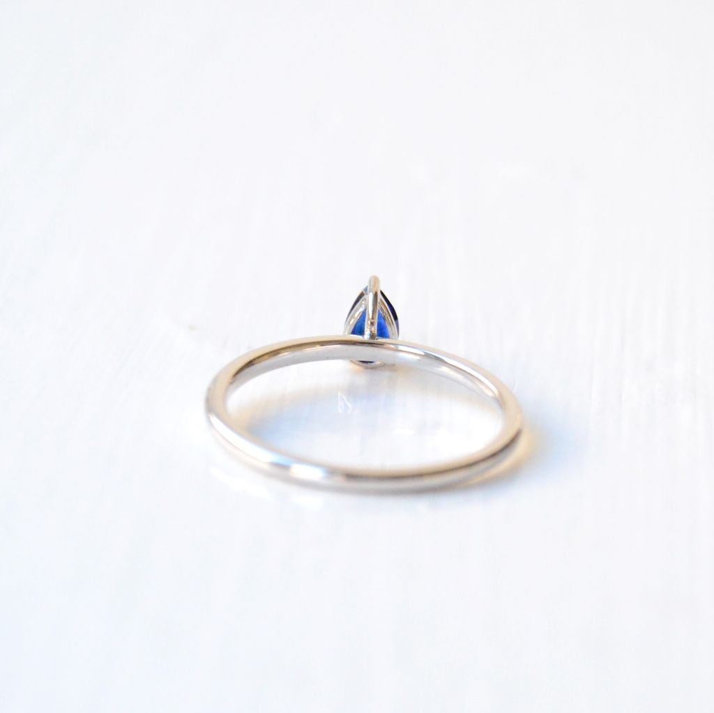 Nil Ekala 18K Whitegold Ring w. Sapphire