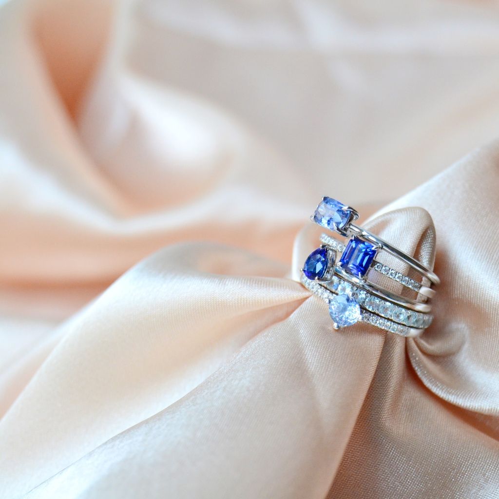 Nil Ekala 18K Whitegold Ring w. Sapphire