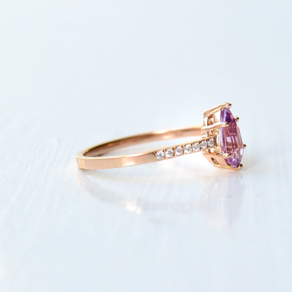 Rosa Nutana 18K Rosegold Ring w. Sapphire & Diamonds