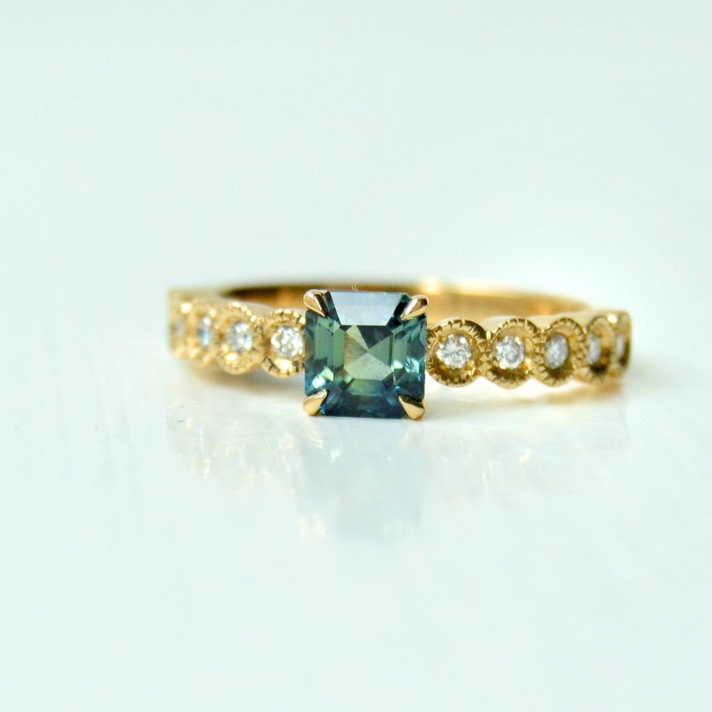 Tanakola 18K Gold Ring w. Sapphire & Diamonds