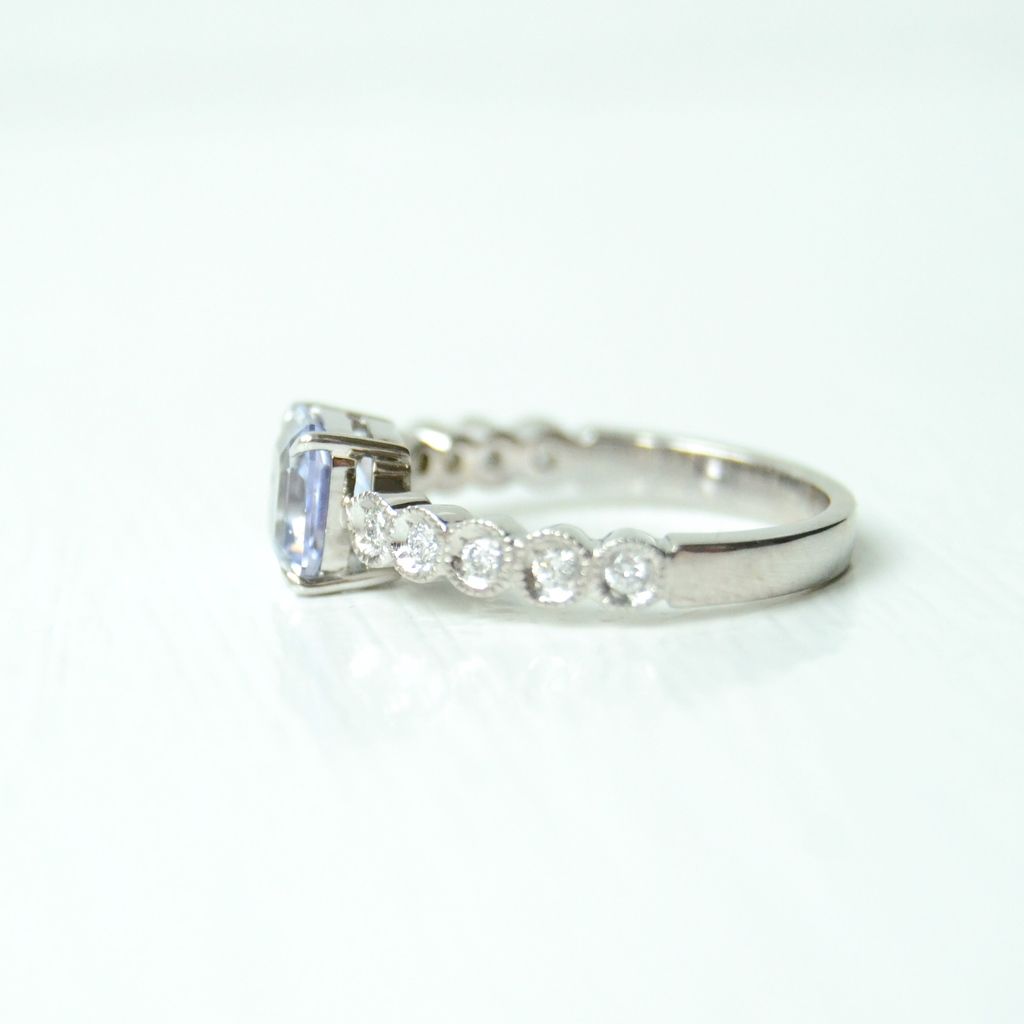 Tanasudu 18K Whitegold Ring w. Sapphire & Diamonds
