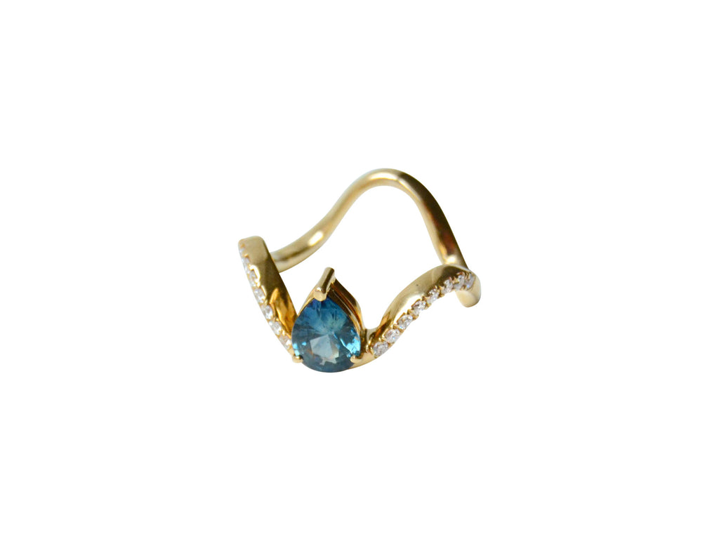 Mutu Kola 18K Gold Ring w. Diamonds & Sapphires