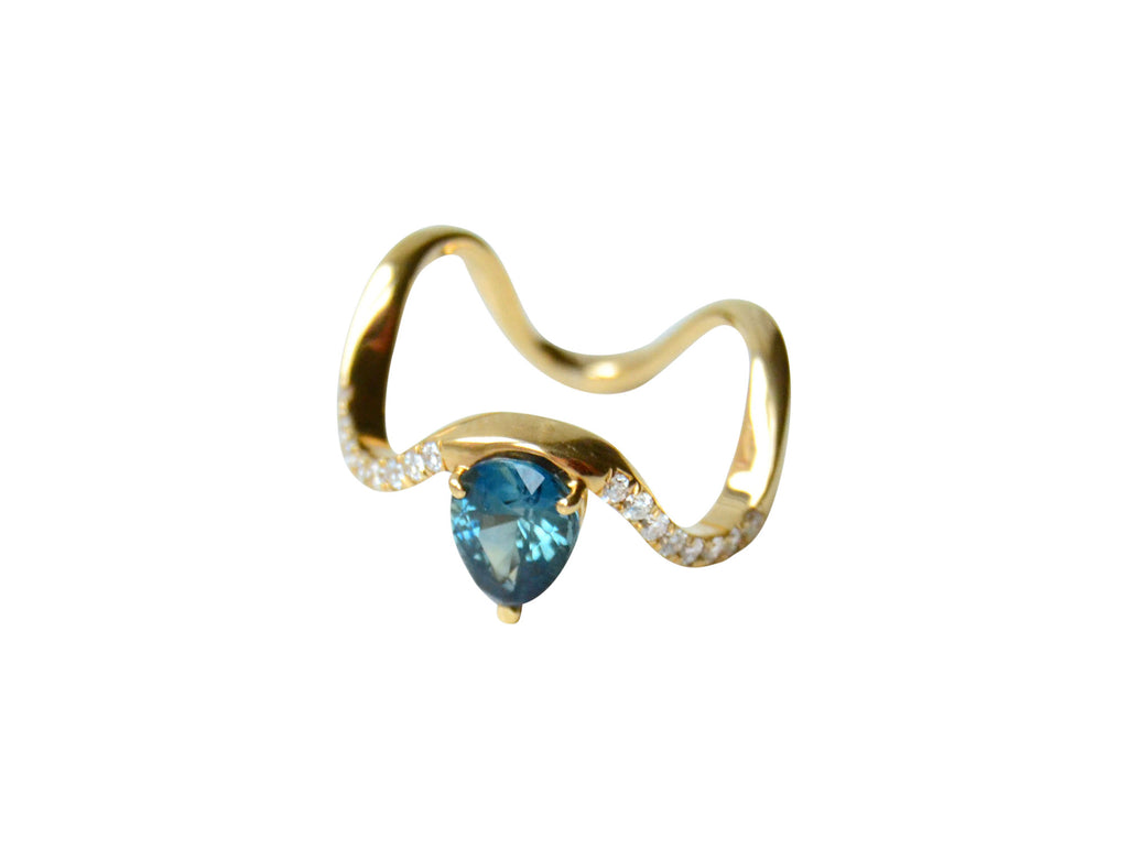 Mutu Kola 18K Gold Ring w. Diamonds & Sapphires