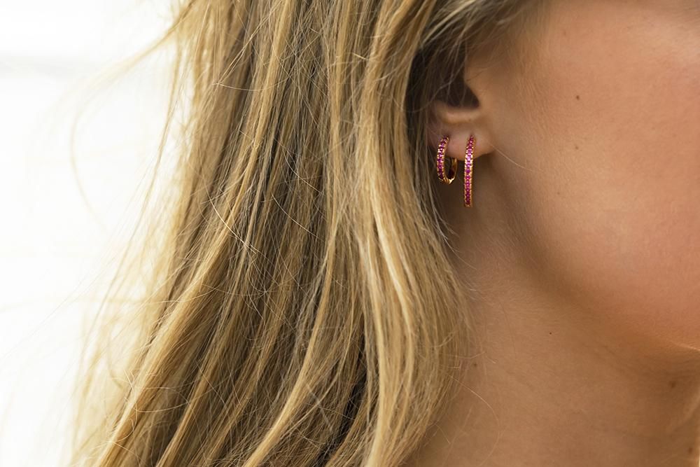 Ellera Forgyldt Hoops m. Røde Zirkoner