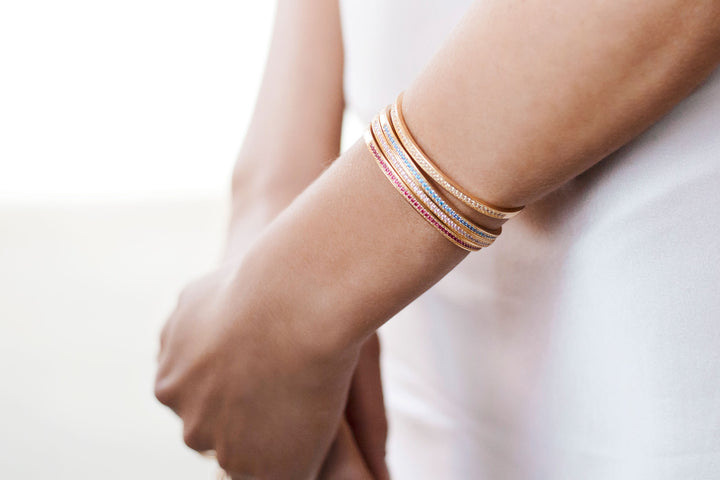 Valiano Forgyldt Bangle m. Blå Zirkoner
