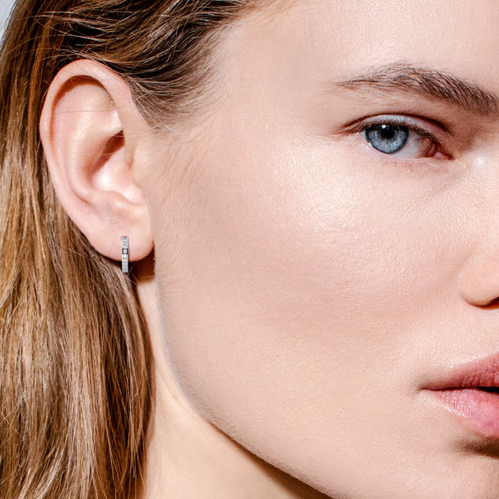 Tiny Clash 14K Whitegold Huggies w. Lab-Grown Diamonds