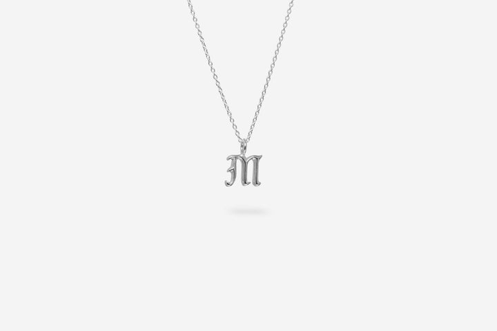 IX M Buchstabe I Anhänger aus Silber