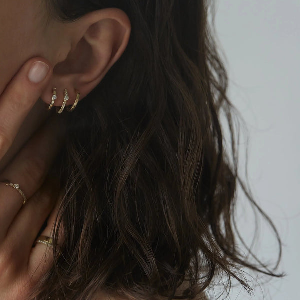 Piccoli Orecchini A Cerchio A Filo Dorato 15x0,7mm, Una Coppia - Foto 2