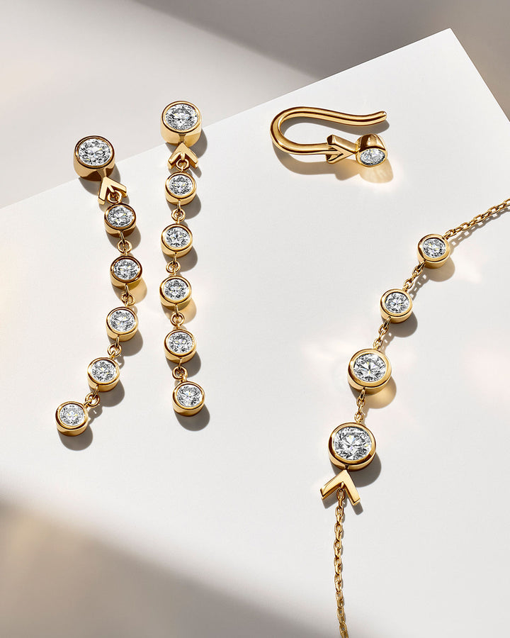 Arrow Drop Gold Earrings w. Lab-Grown Diamond