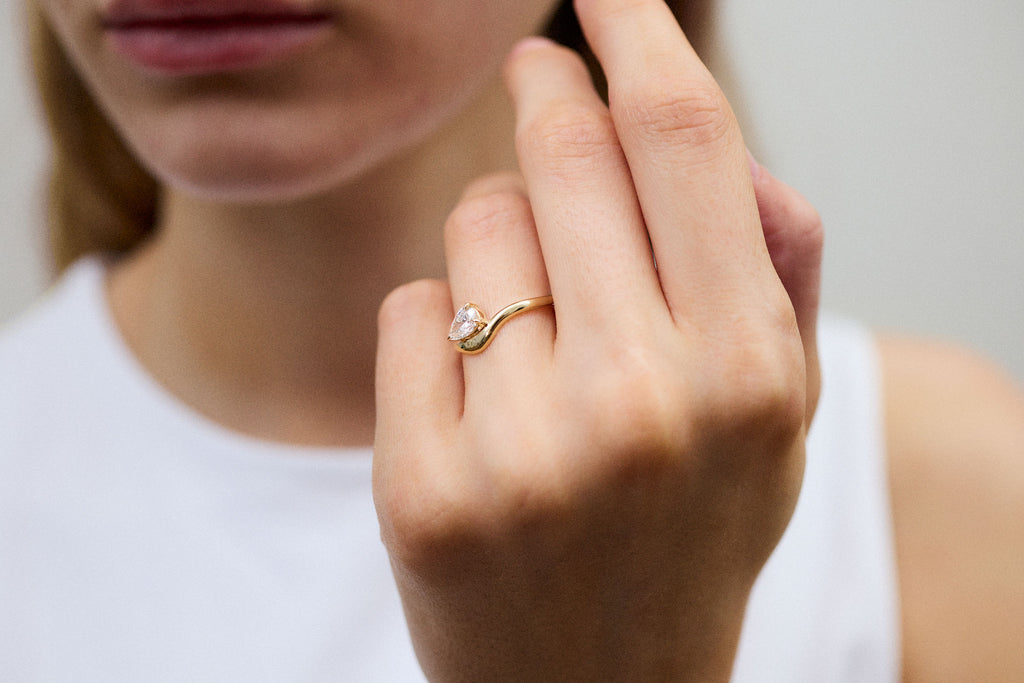 Curved Pear 14k or 18k Whitegold Ring w. Lab-Grown Diamond