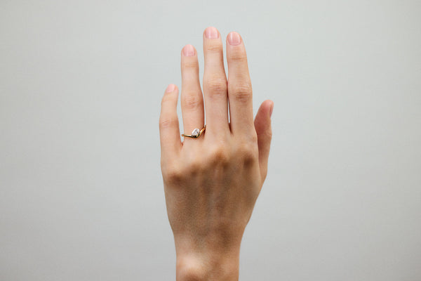Curved Pear 14k or 18k Whitegold Ring w. Lab-Grown Diamond