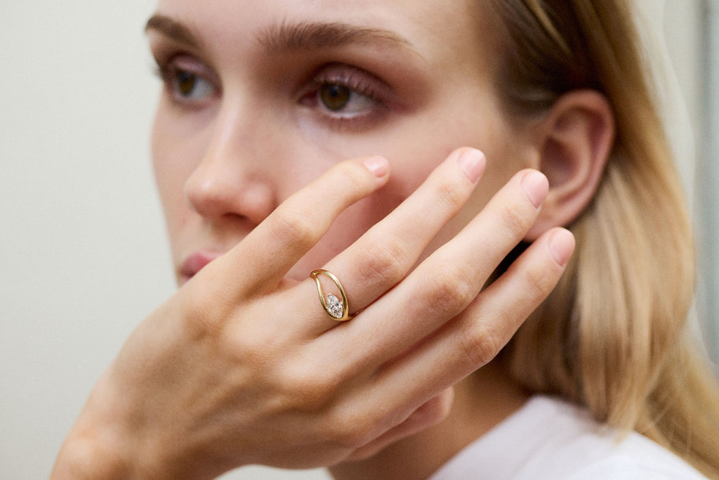 Floating Marquise 14k or 18k Whitegold Ring w. Lab-Grown Diamond