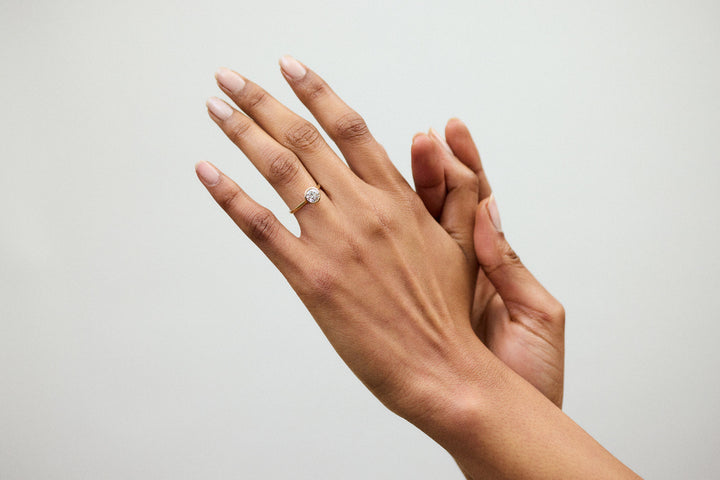 Bezel 1.0 CT 14k or 18k Whitegold Ring w. Lab-Grown Diamond