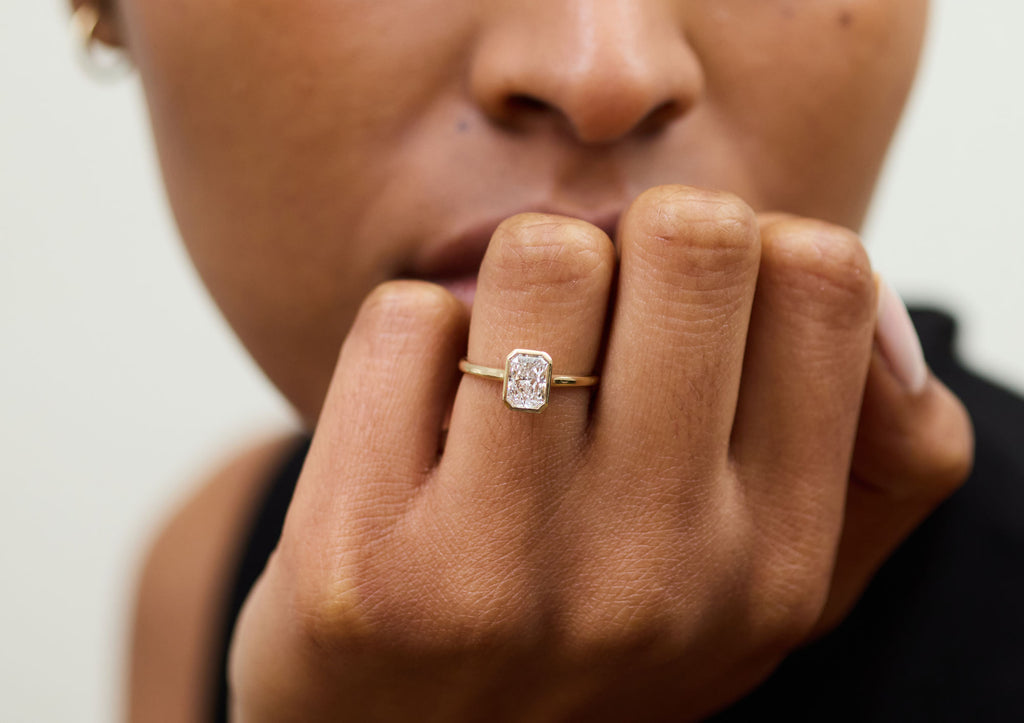 Radiant Bezel 1.0 CT 14k or 18k Whitegold Ring w. Lab-Grown Diamond