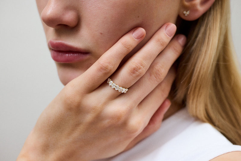 Oval Slebet Halv Alliance 14 eller 18 karat Hvidguld Ring m. Lab-Grown Diamanter