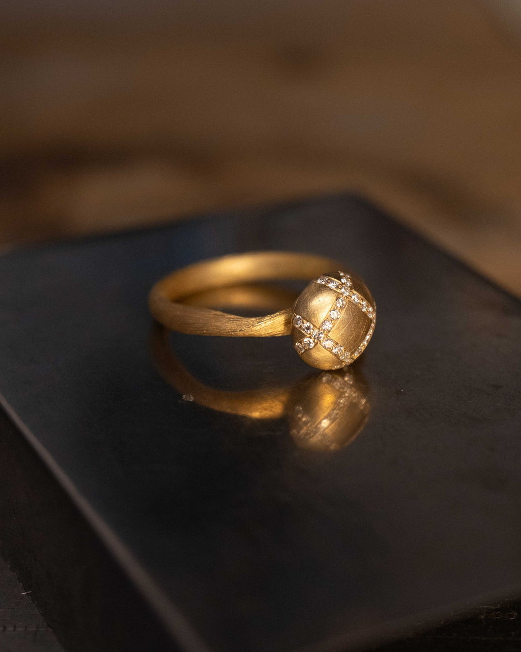 Big Mushroom Quilt 18K Gold Ring w. Diamonds