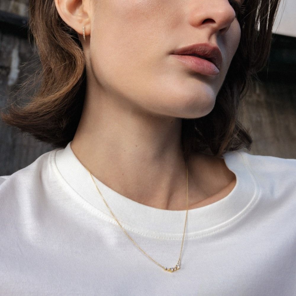 Signature 18K Gold Hoop w. 0.10ct Diamond