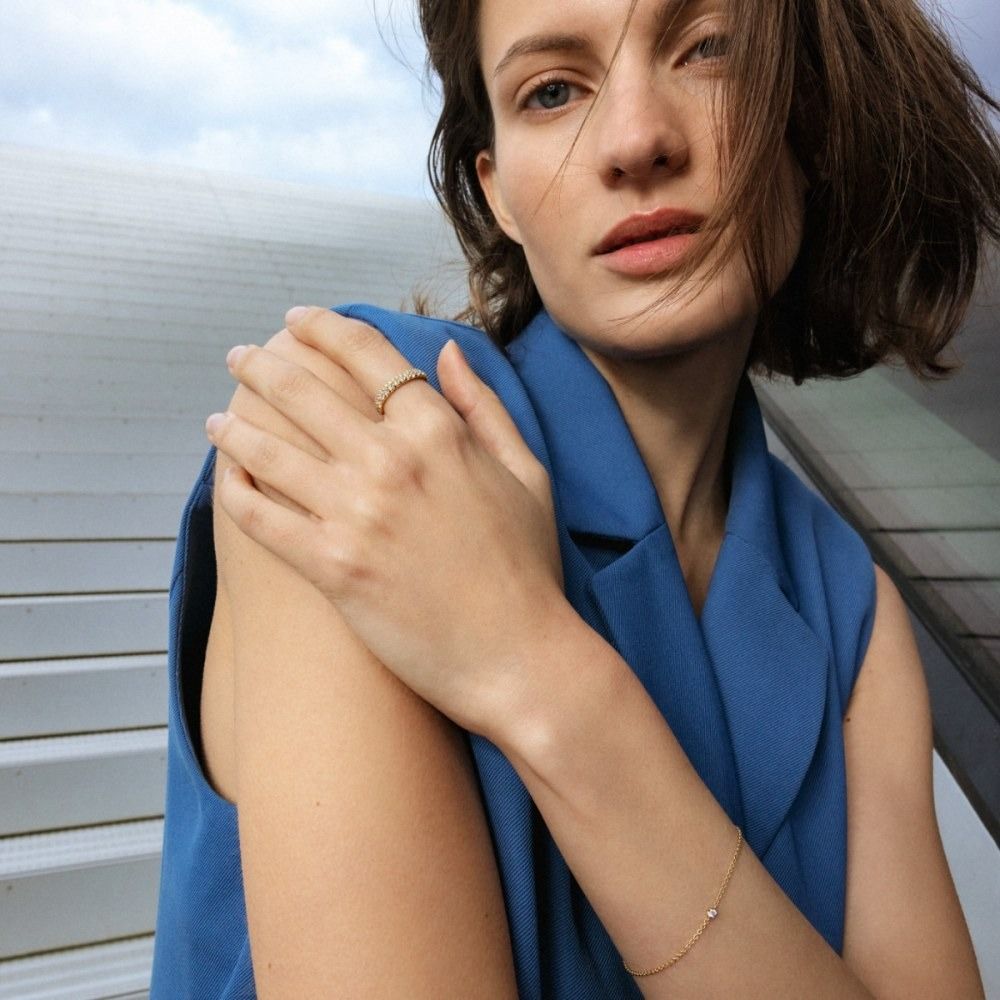 Signature Large 18K Gold Ring w. Diamonds