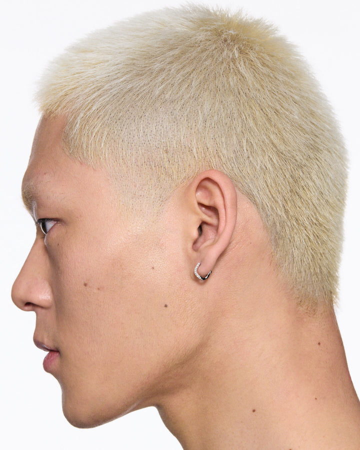 Wave 7 Huggie 14K Whitegold Earring w. Diamonds & Sapphire