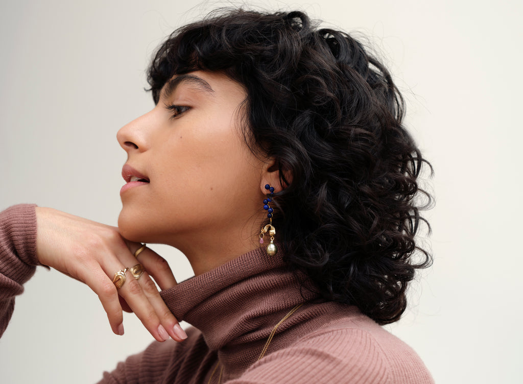 Fine Curves 18K Gold Earring w. Lapis, Sapphire & Pearl