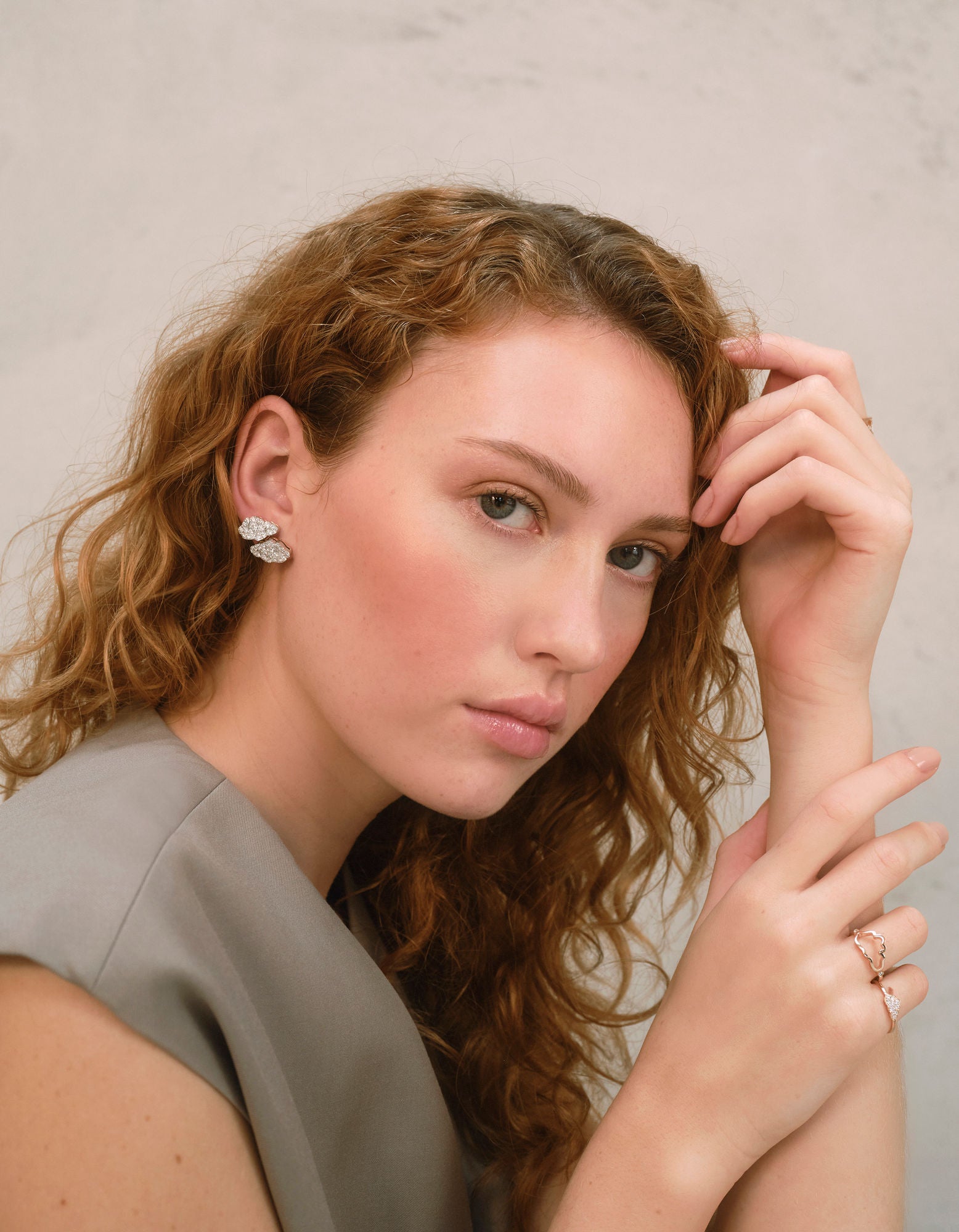 Allusia Love Clustered 18K Gold Earrings w. Diamonds