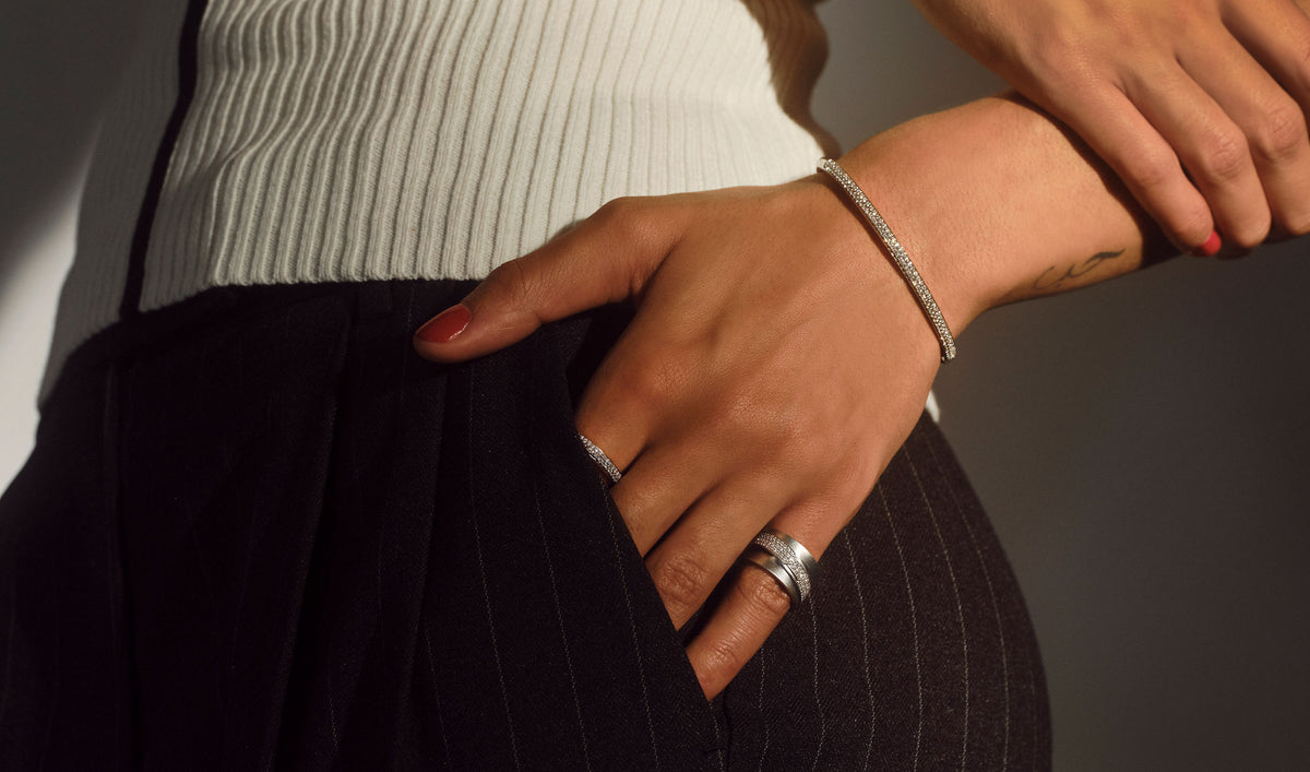 D'avie 18K Whitegold Bangle w. 102 Diamonds