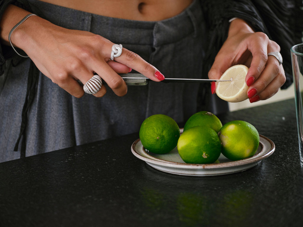 Ribbed VOID Silver Ring w. Zirconias