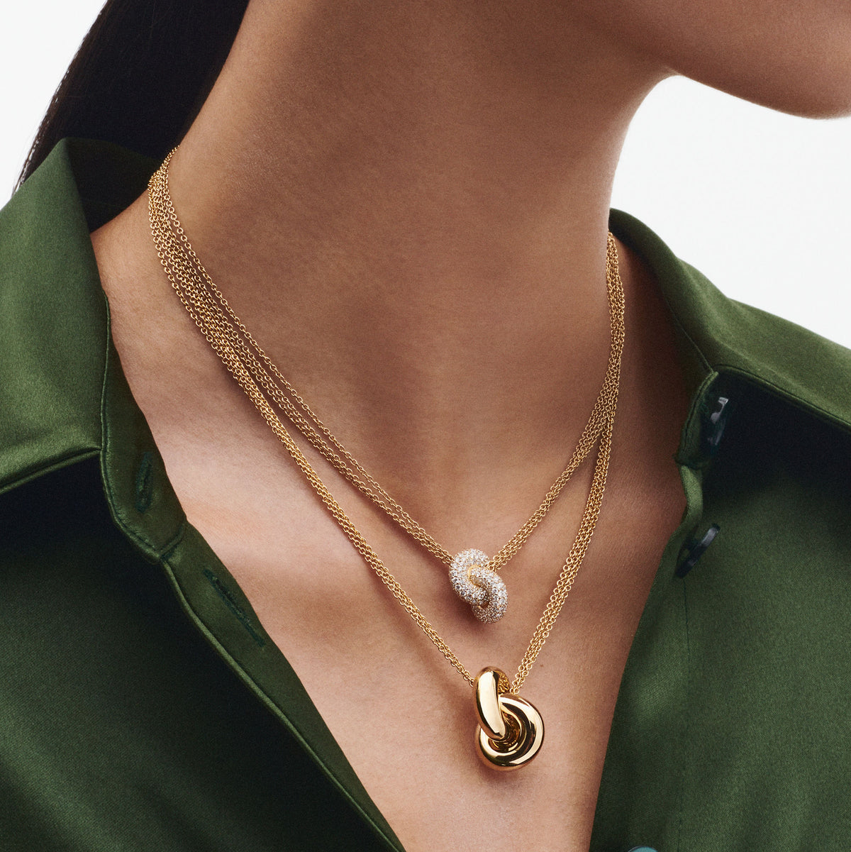 The Legacy Knot Medium 18K Gold Necklace w. Diamonds