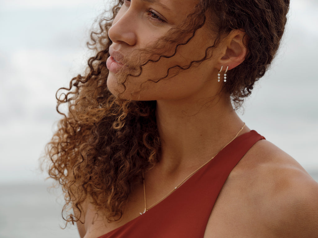 Vivre-3 14K Gold Huggie w. Diamonds