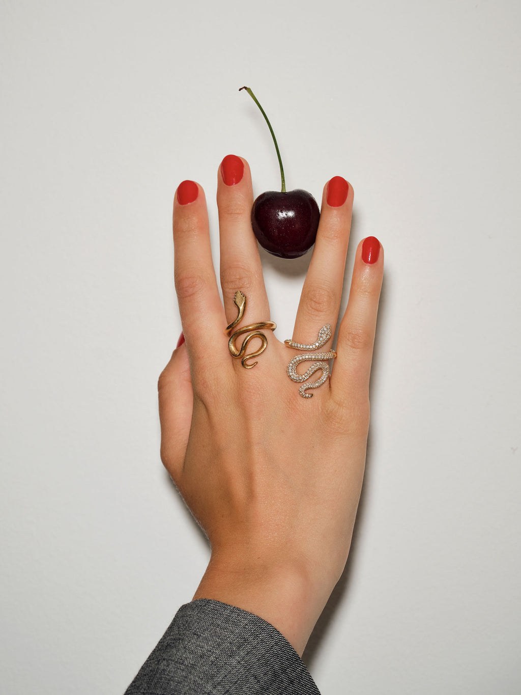 Medium Snakes 18K Gold Ring w. Diamonds