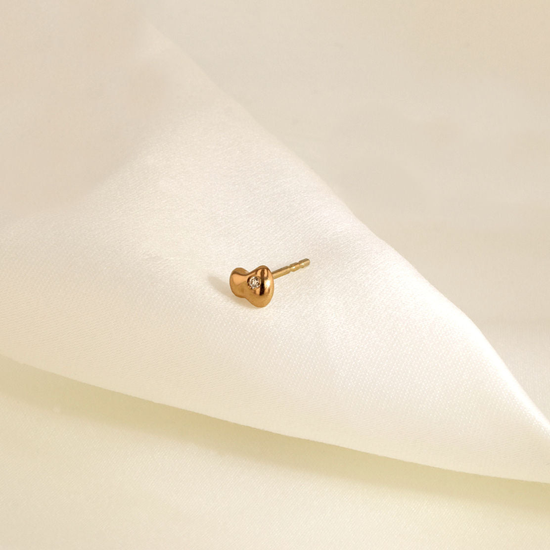 Spuma I 14K Gold Stud w. Diamond