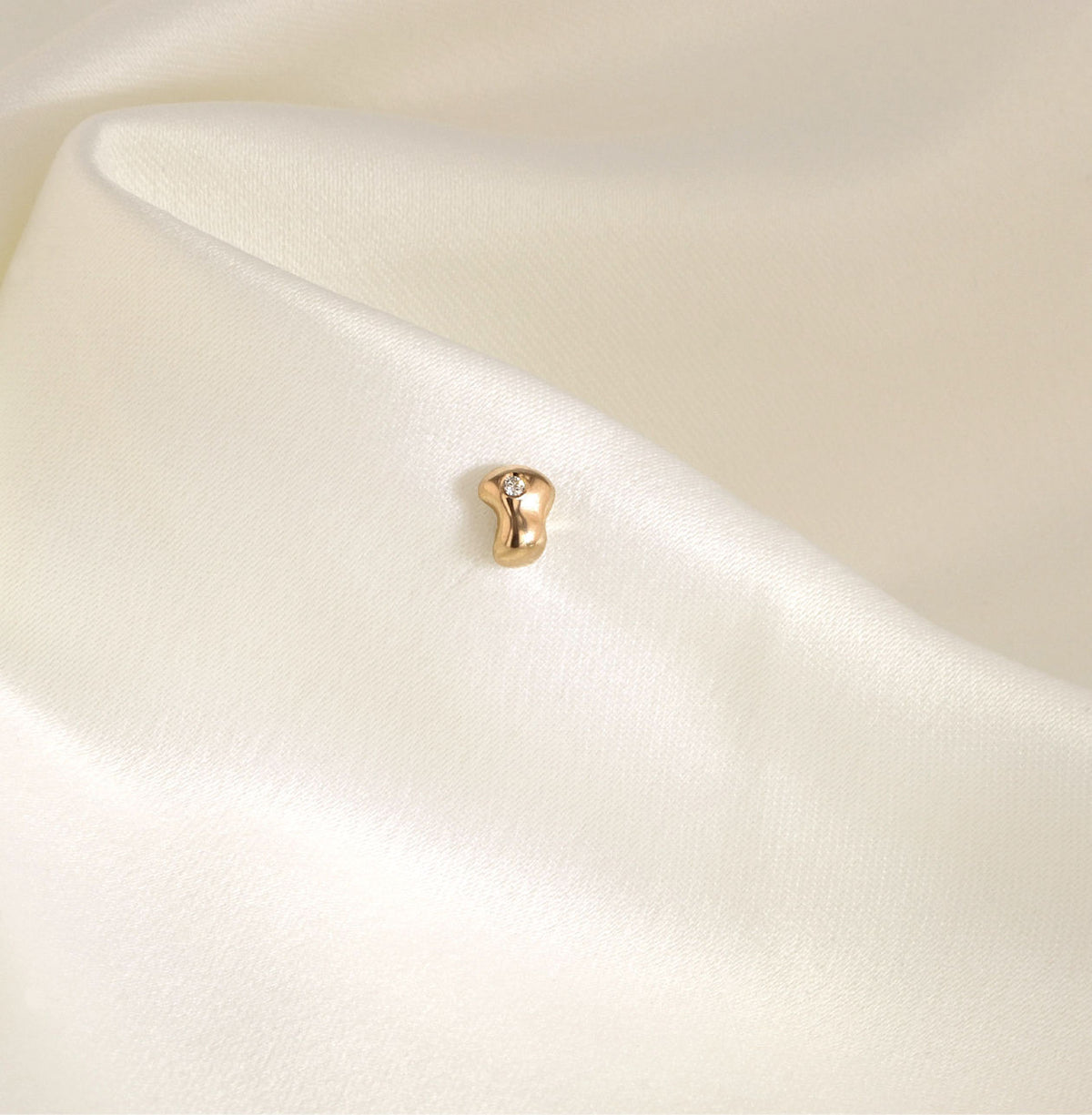 Spuma I 14K Gold Stud w. Diamond
