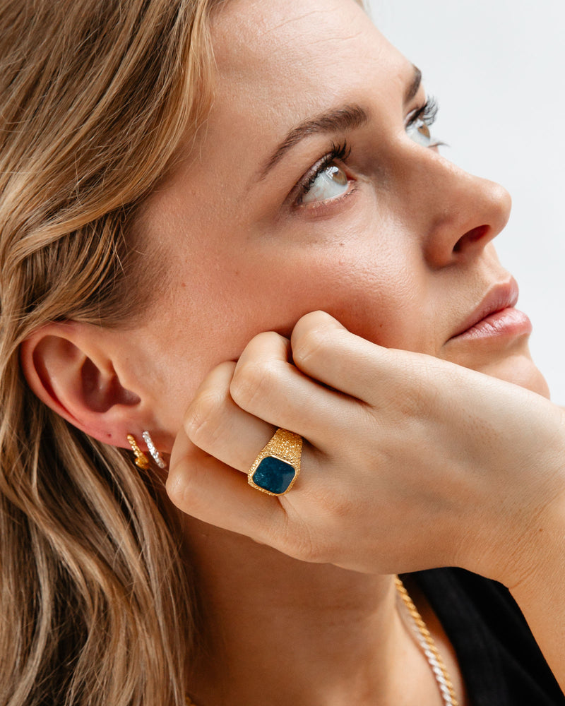 IX Crunchy Cushion 22k Forgyldt Signet Ring m. Blå Emalje