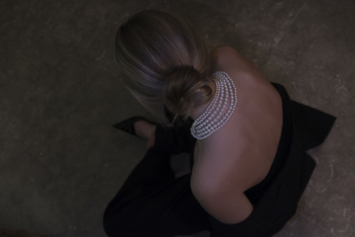 Wickelte Halskette w. Weiße Schalenperlen