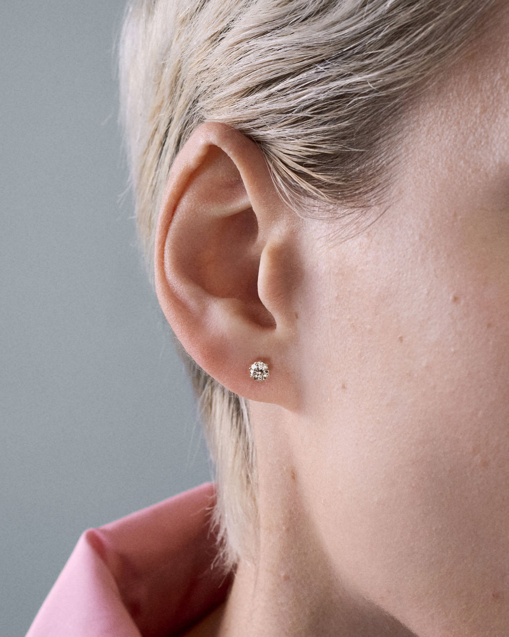 Six Prong Diamond 14k Gold Studs w. Diamonds