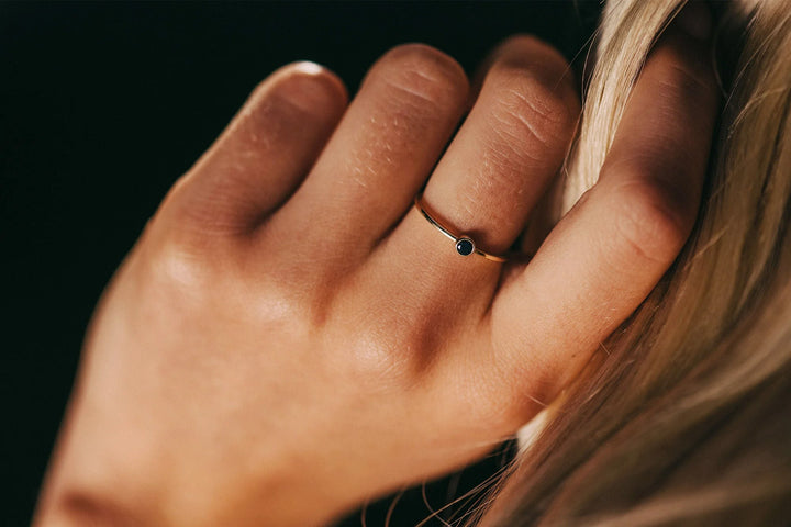 https://ik.imagekit.io/fzkghjurk1l/resize-external/https://storage.googleapis.com/shop_images/Akind/Black_Diamond_Ring_Model_kopia.jpg?tr=w-2000,h-2000,c-at_max,f-jpg,bg-white