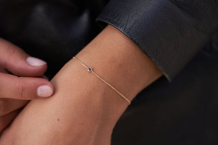 https://ik.imagekit.io/fzkghjurk1l/resize-external/https://storage.googleapis.com/shop_images/Akind/AKIND_BlackDiamondBracelet_4.jpg?tr=w-2000,h-2000,c-at_max,f-jpg,bg-white